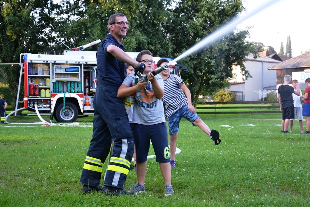 2016-08-17 Wasserspaß im Volksfestgelände  Wasserspaß 1