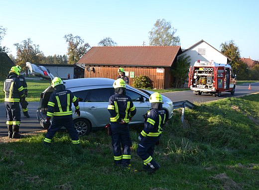 2018 10 14 ff andorf aufraeumarbeiten verkehrsunfall pram DSC 0005