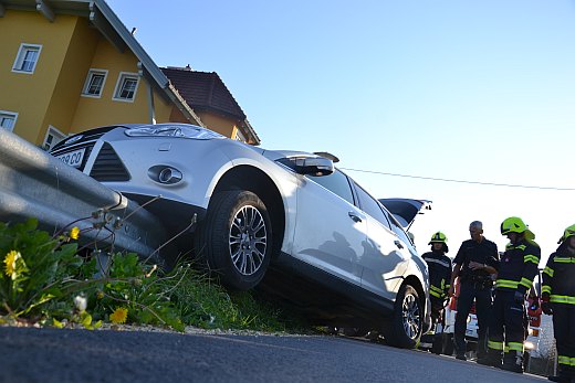 2018 10 14 ff andorf aufraeumarbeiten verkehrsunfall pram DSC 0014