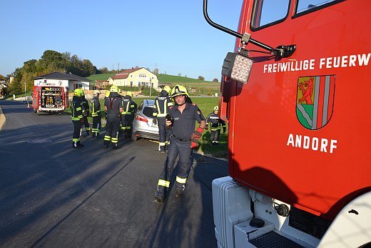 2018 10 14 ff andorf aufraeumarbeiten verkehrsunfall pram DSC 0023