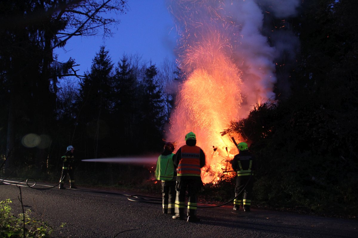 2018 11 18 FF Andorf Holzstoßbrand IMG 2154