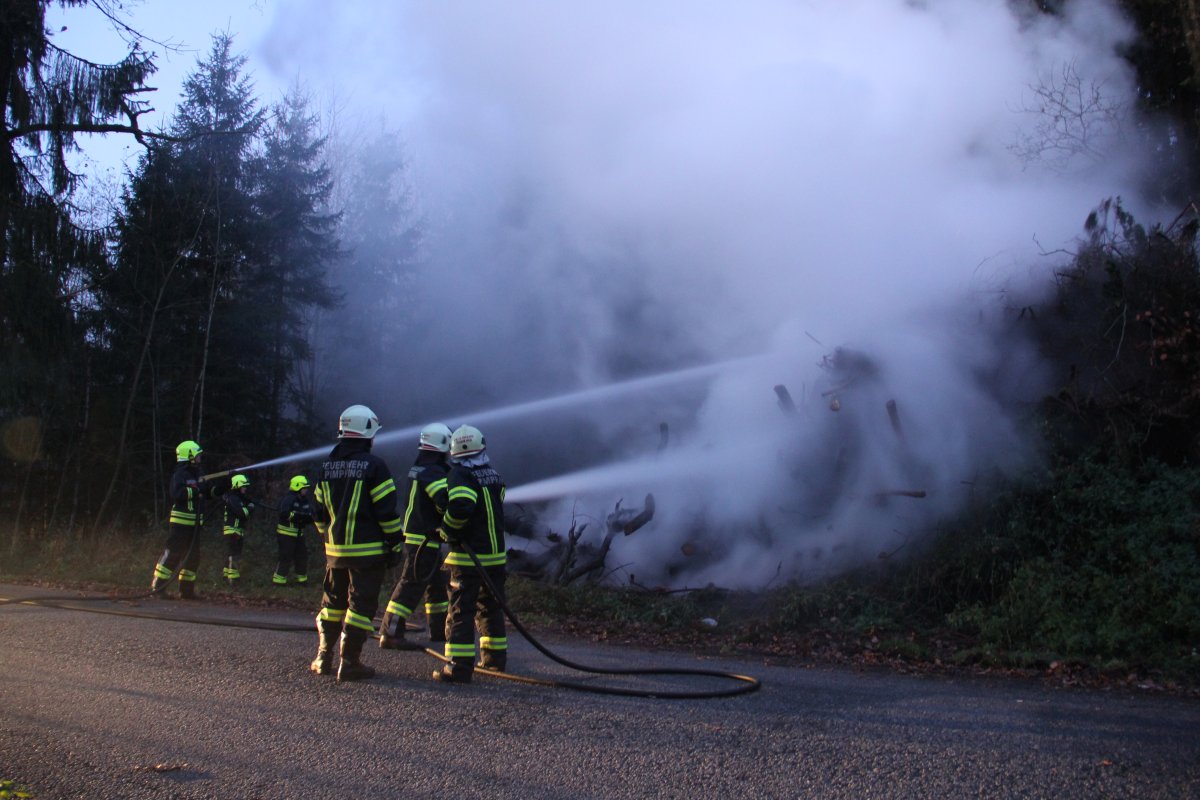 2018 11 18 FF Andorf Holzstoßbrand IMG 2208