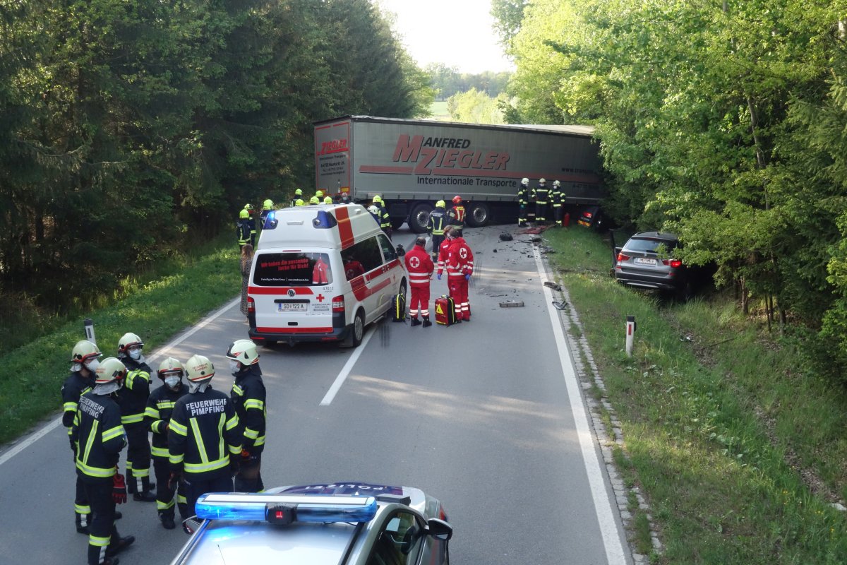 2020 05 05 FF Andorf Schwerer Verkehrsunfall B137 DSC01764
