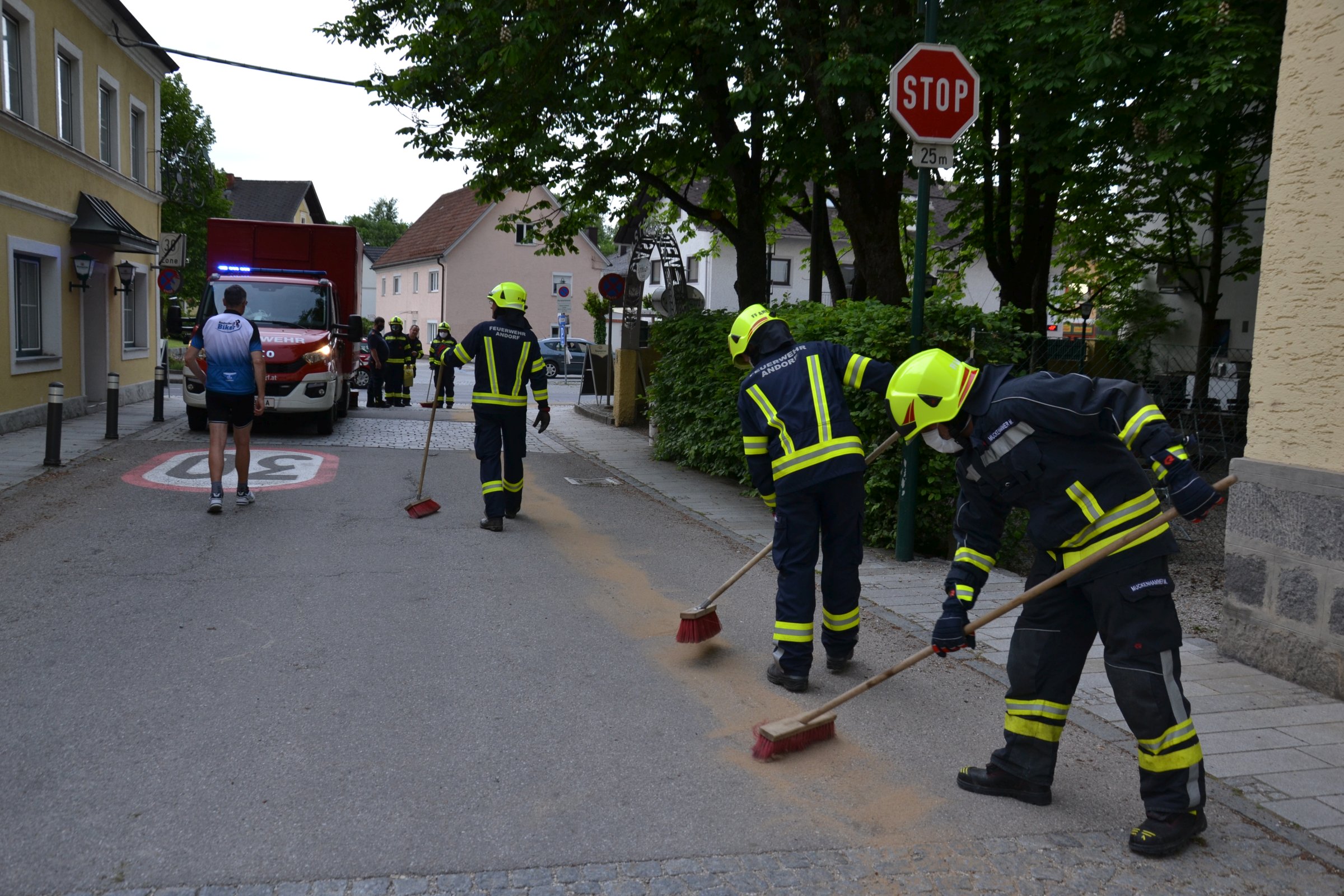 2020 05 19 FF Andorf Oelspur im Ortskern von Andorf DSC 0005