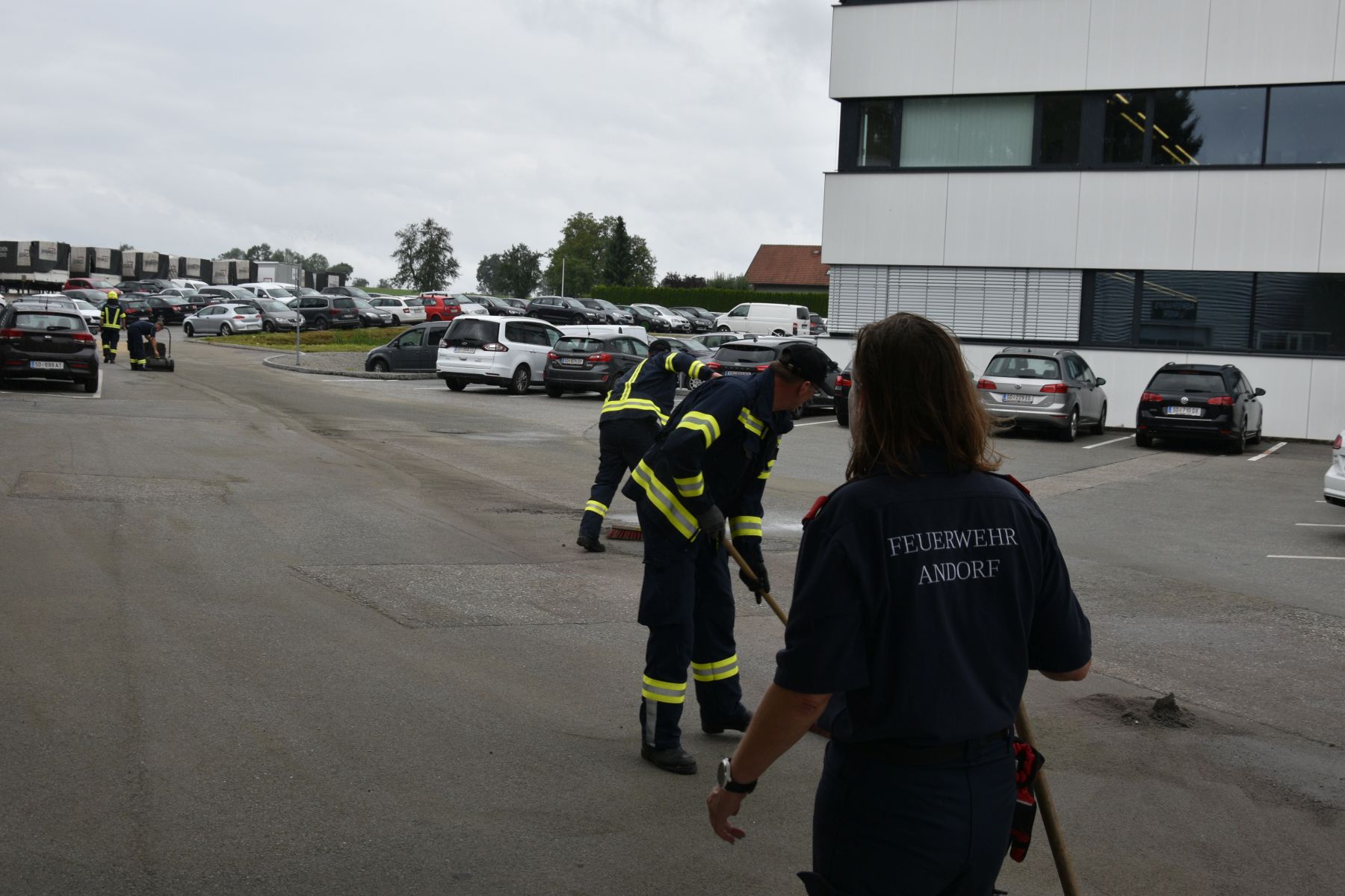 2021 08 24 FF Andorf Oelspureinsatz Betriebsgelaende Hannes Schrattenecker Strasse FFA 0013