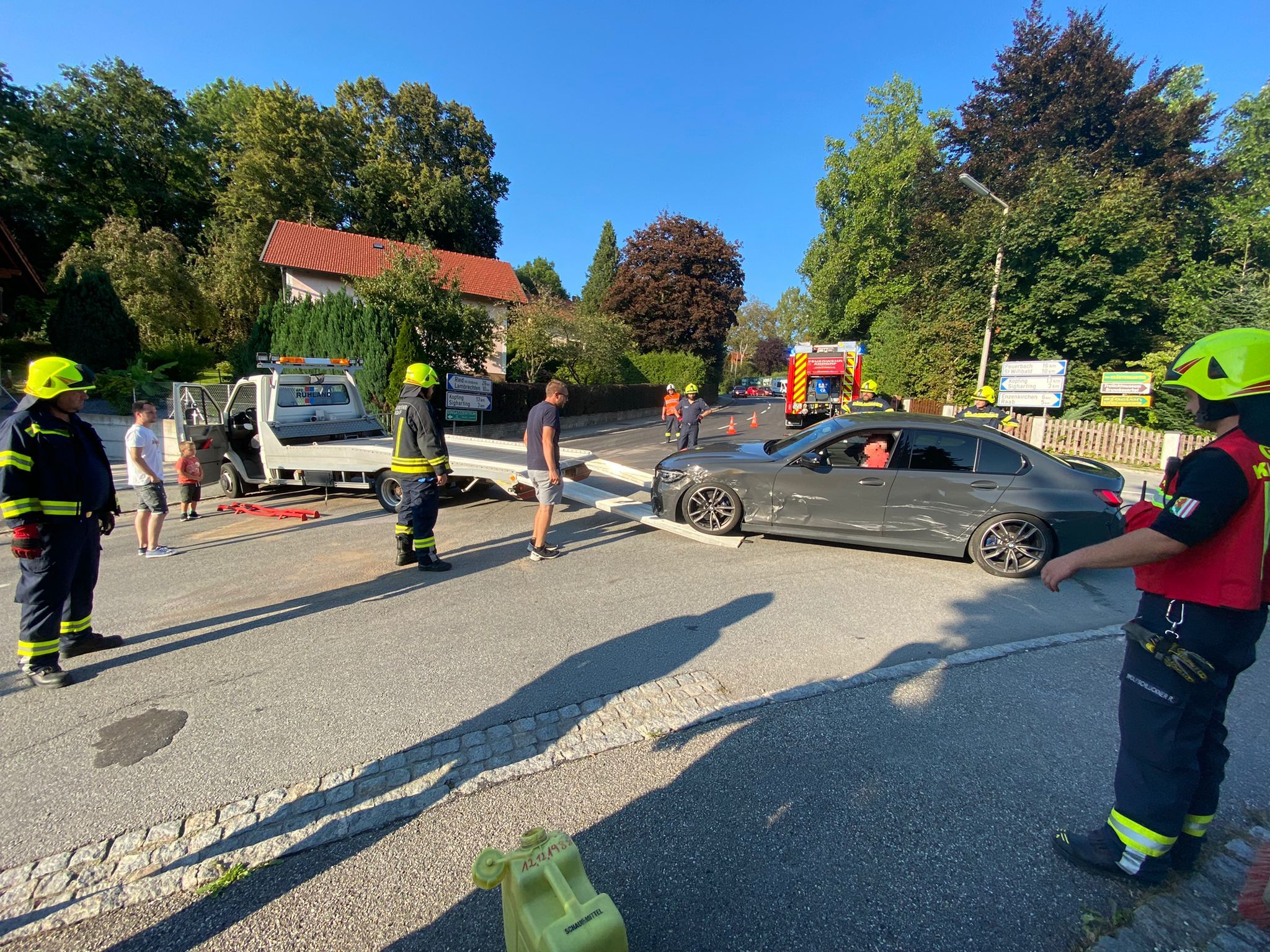 2021 09 05 FF Andorf Verkehrsunfall Andorfer Landesstrasse Kreuzung Raaber Strasse 962faa11 a082 4121 b803 541aa75a224e