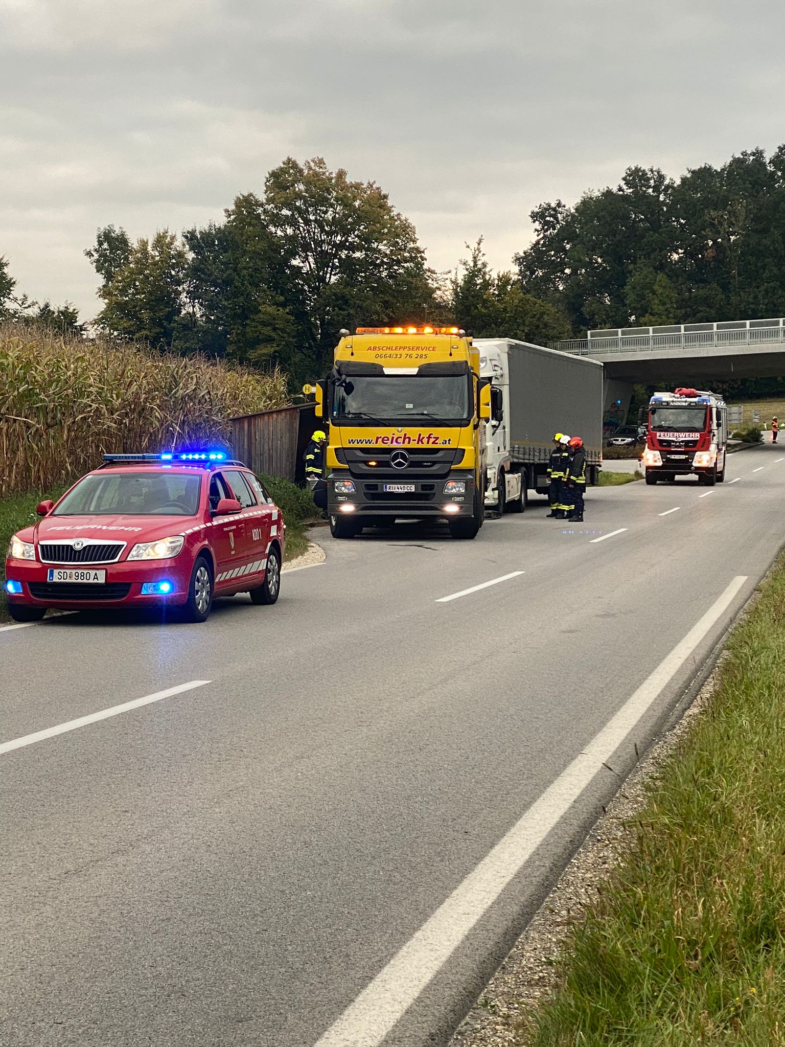 2021 09 20 FF Andorf LKW Bergung L514 Hoehe Oberholz 005 FLFY2328