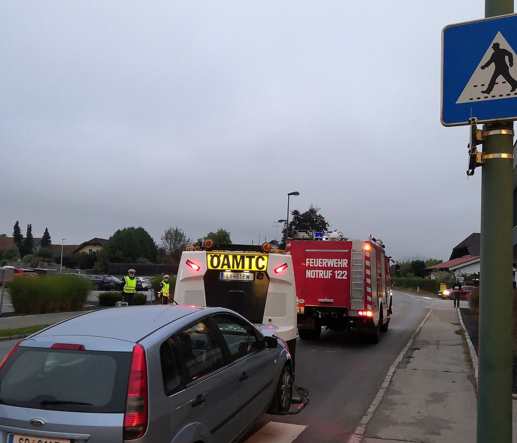 2021 10 13 FF Andorf Oelaustritt nach VU Josko Strasse IMG 20211013 072329