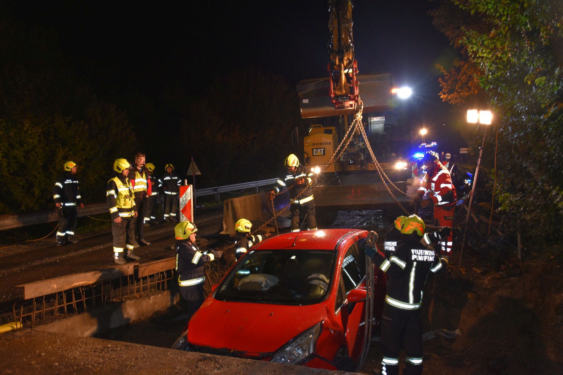 2021 10 14 FF Andorf Fahrzeugbergung Brueckenbaustelle B137 FFA 0091