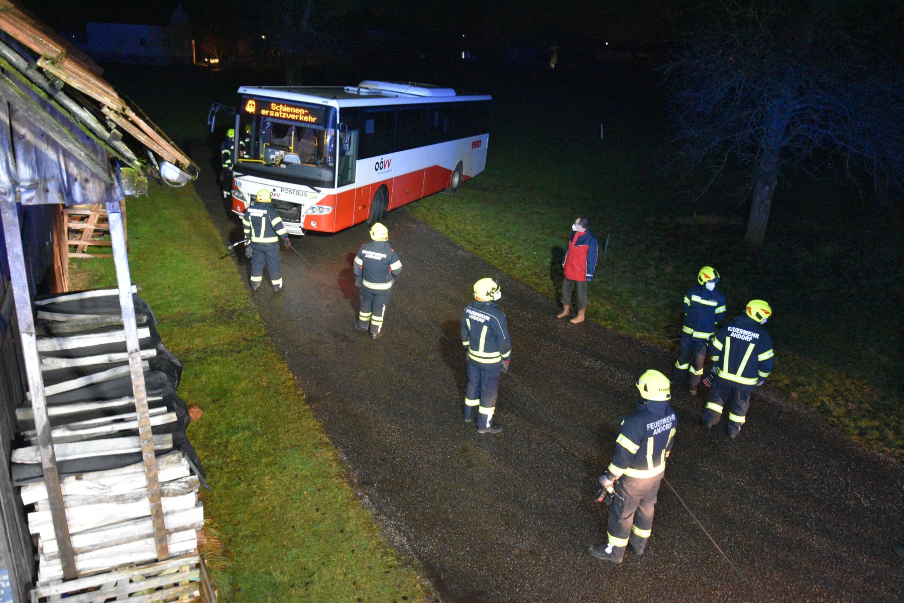 2021 12 28 FF Andorf Busbergung Messenbachgasse FFA 0003