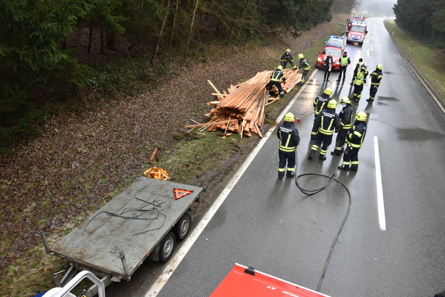 2021 12 28 FF Andorf Verkehrsunfall Aufraeumarbeiten B137 FFA 0007