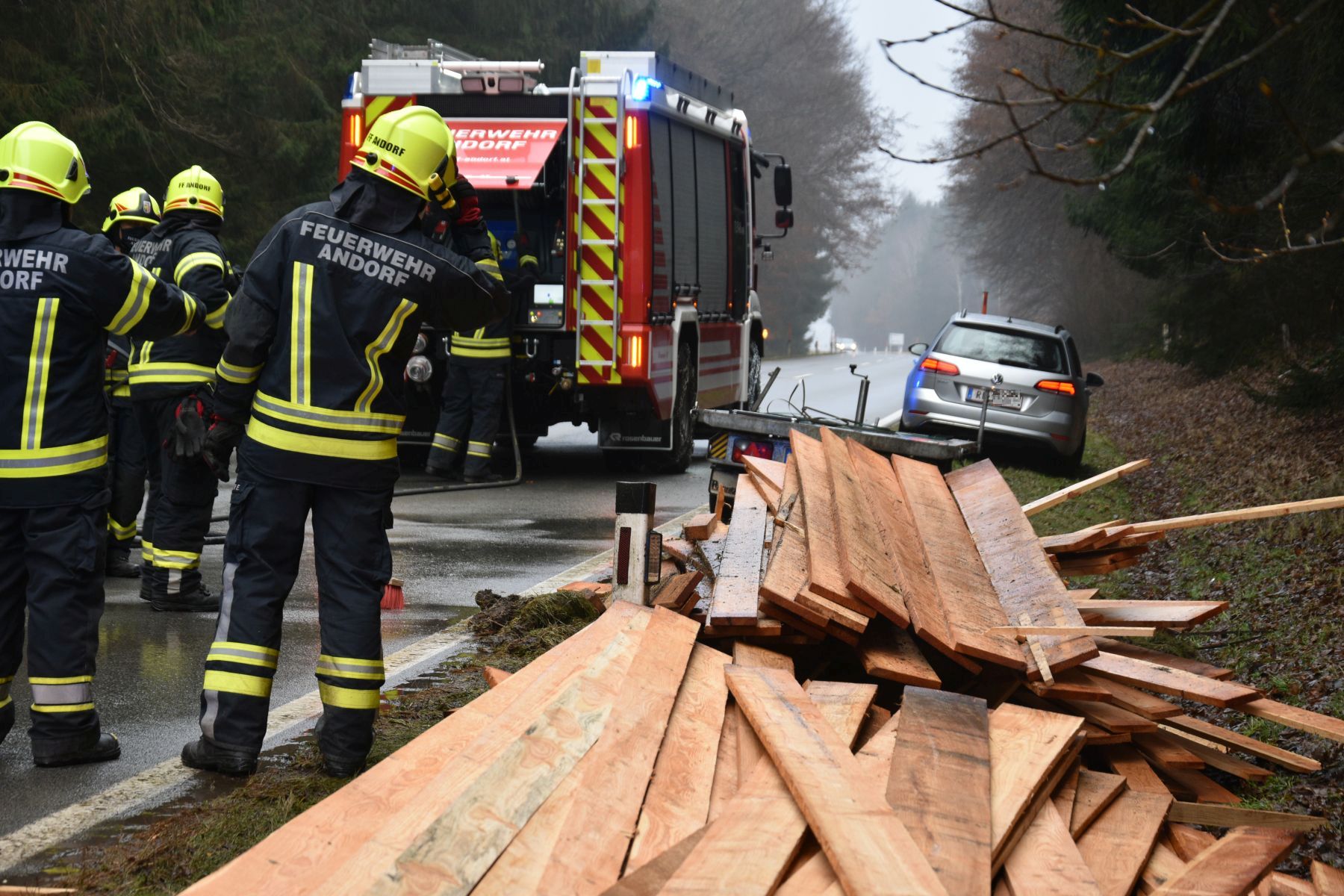 2021 12 28 FF Andorf Verkehrsunfall Aufraeumarbeiten B137 FFA 0014