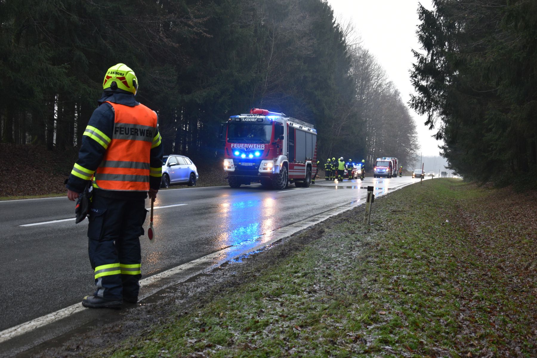 2021 12 28 FF Andorf Verkehrsunfall Aufraeumarbeiten B137 FFA 0025