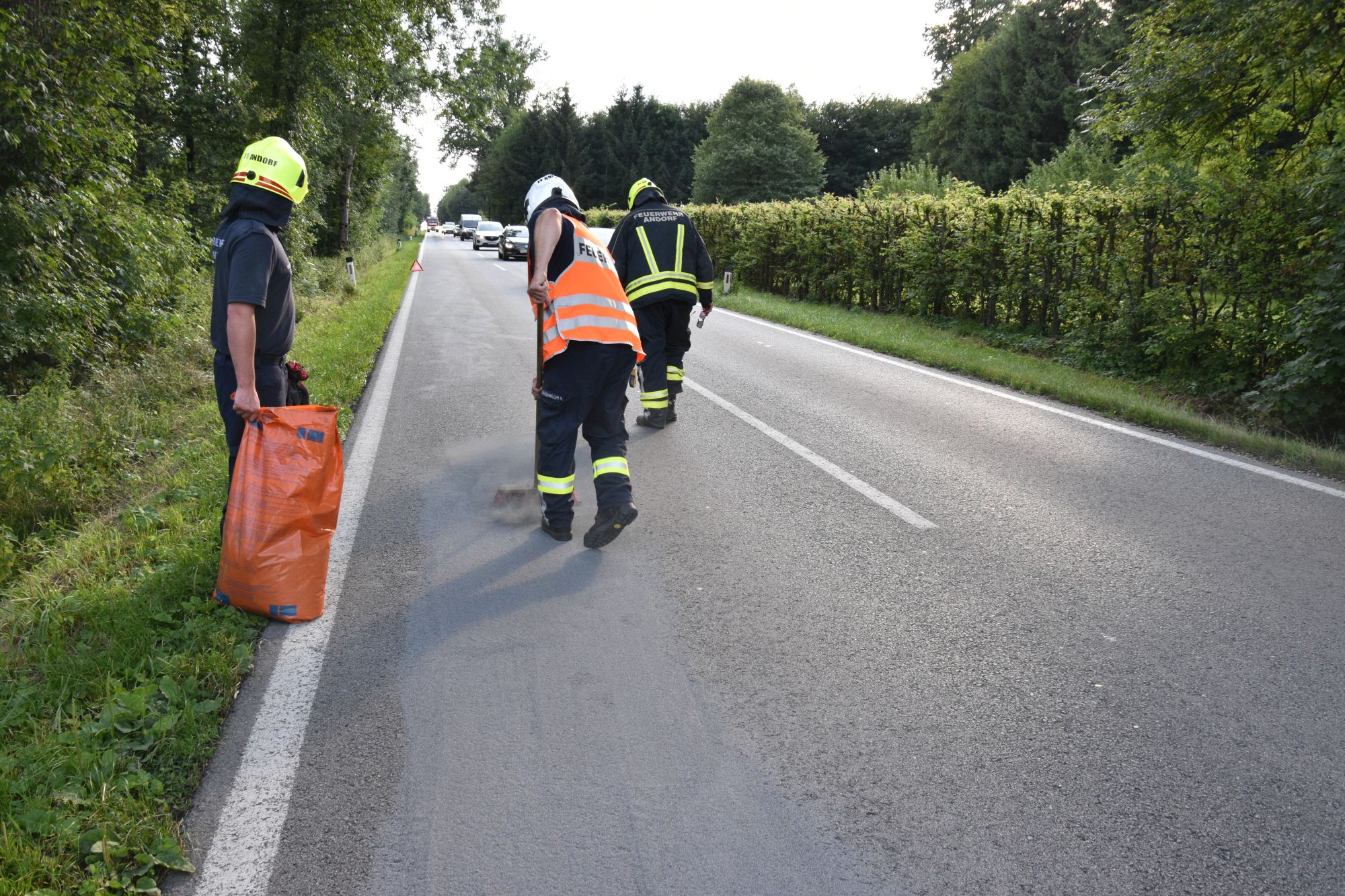 2022 07 05 FF Andorf Oelspur und LKW Bergung Andorfer Landesstrasse Oberholz FFA 1843