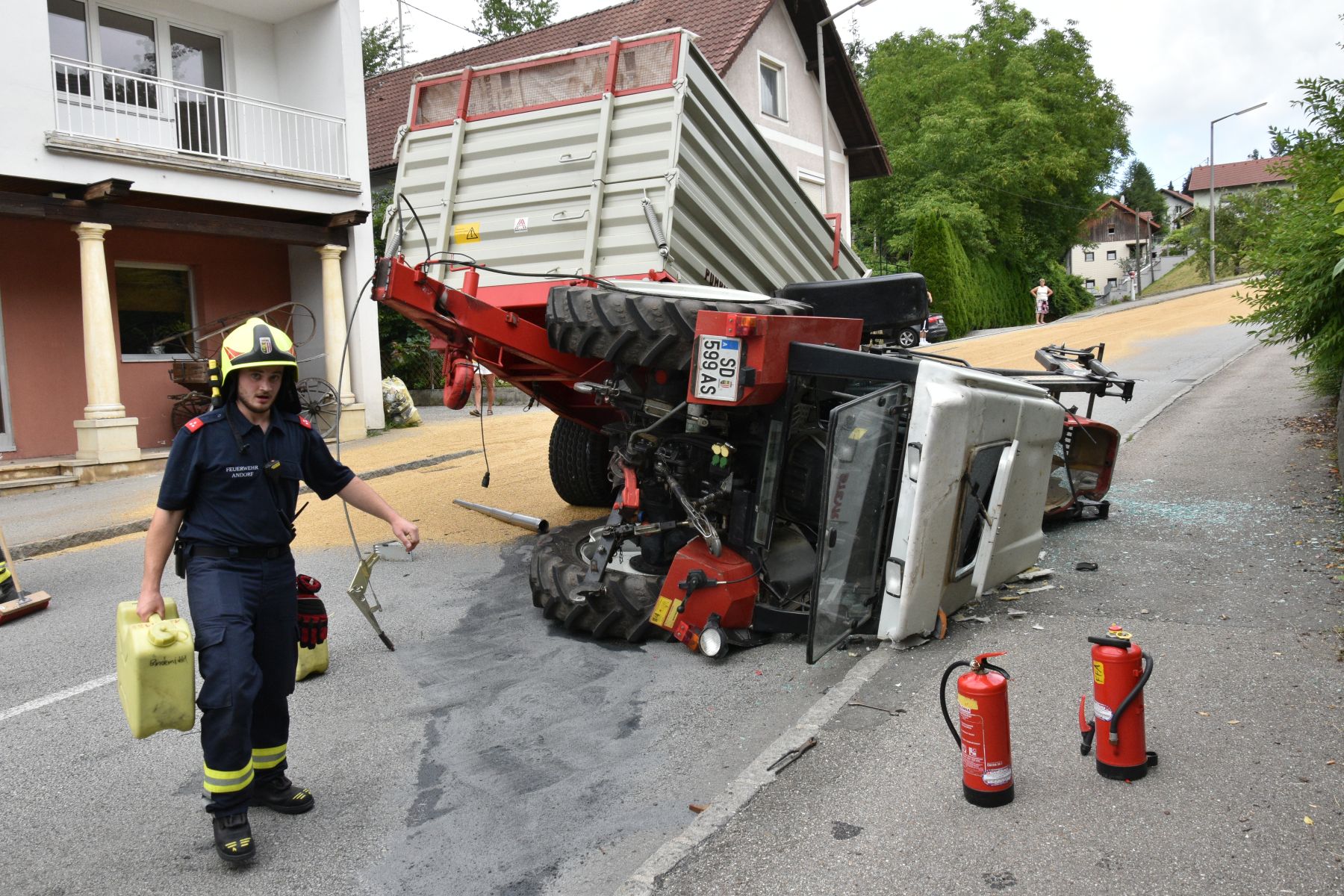 2022 07 08 FF Andorf Traktorunfall Hauptstrasse FFA 1979