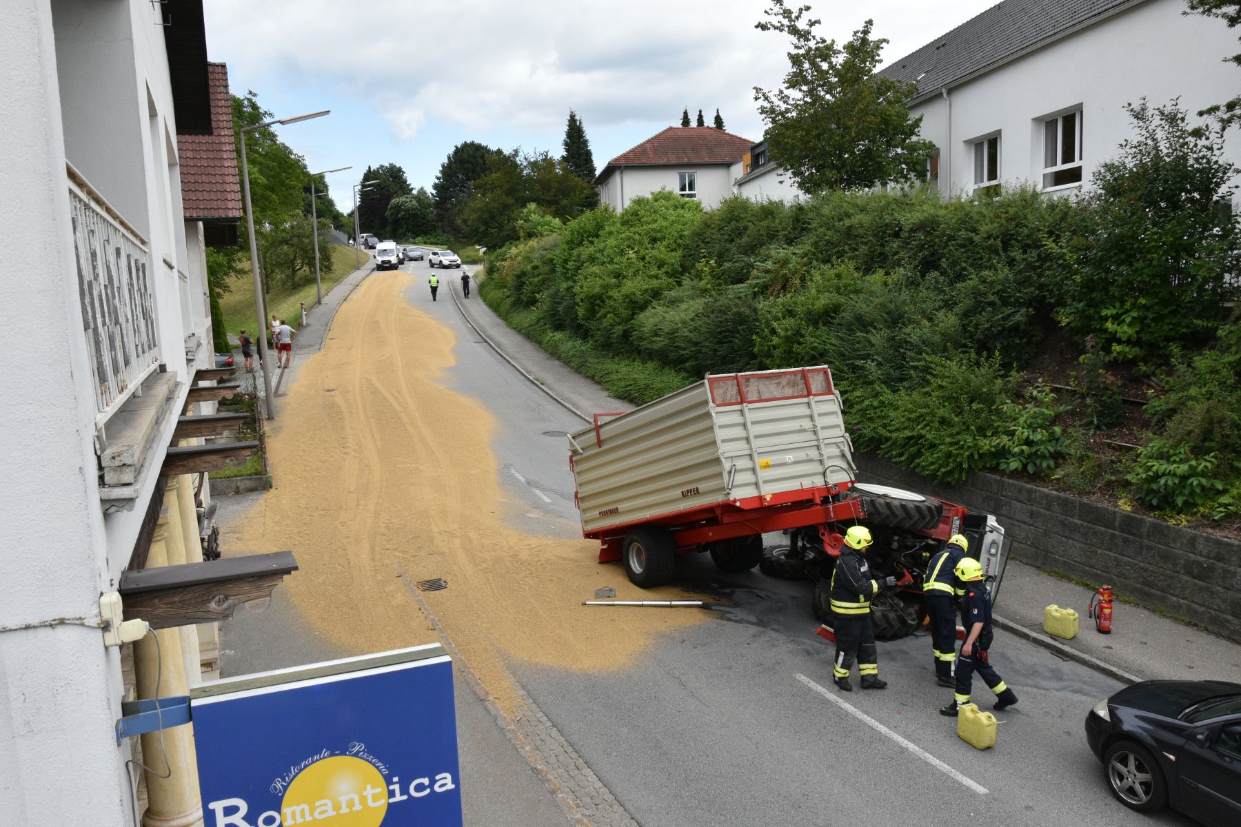 2022 07 08 FF Andorf Traktorunfall Hauptstrasse FFA 1988