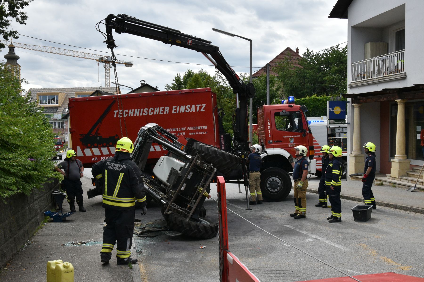 2022 07 08 FF Andorf Traktorunfall Hauptstrasse FFA 2271