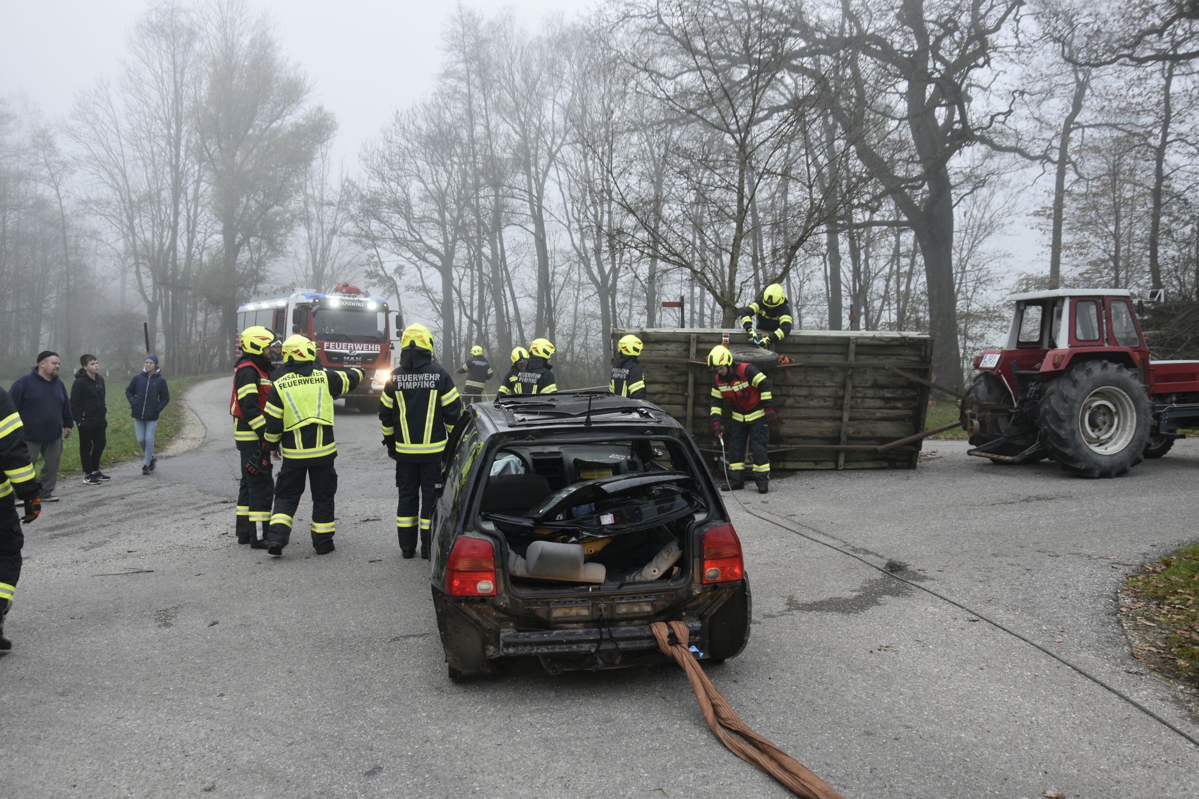 2022 11 12 Uebung Verkehrsunfall Gefahrstoffaustritt g20221112162956 g FFA3134