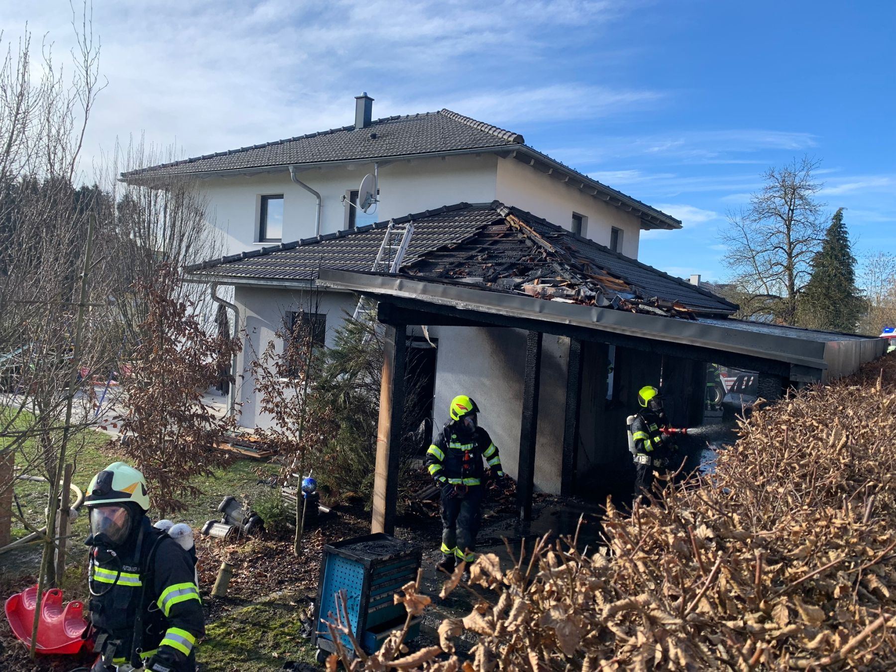 2023 01 17 FF Andorf Fahrzeug und Carportbrand Lambrechten01dc60ae c57d 4fbf a844 961f080307c7