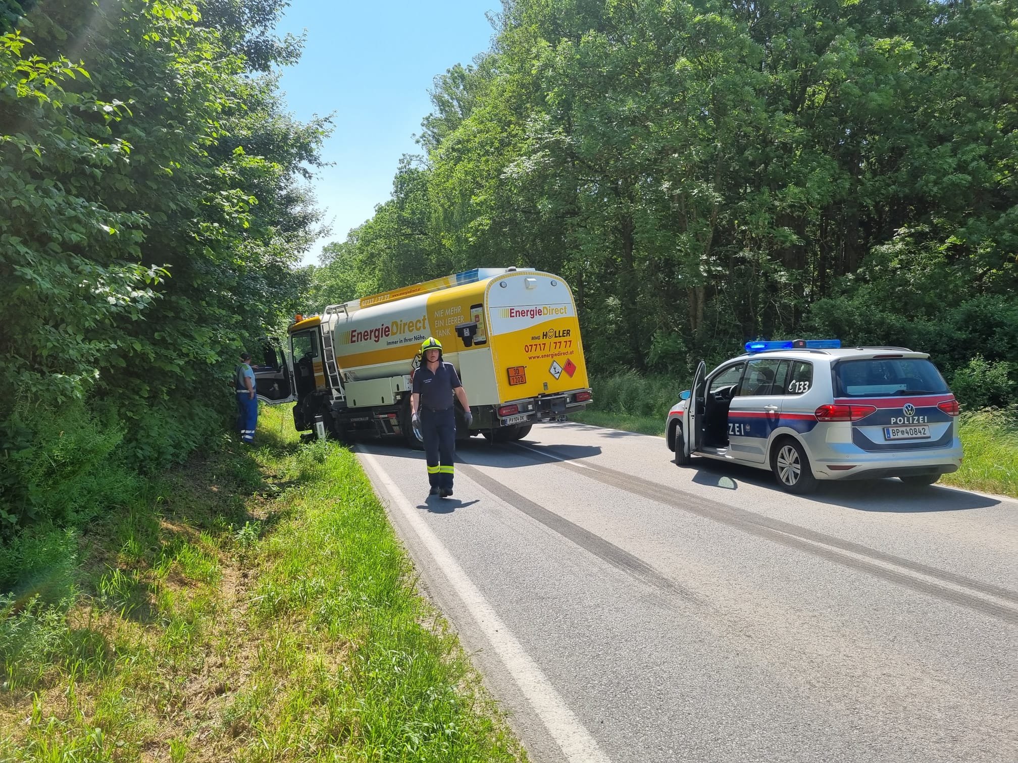 2023 05 31 FF Andorf Einsatz Unfall PKW gegen Gefahrgut LKW 5f5153bd 8077 49dd 88a2 44324a92573a