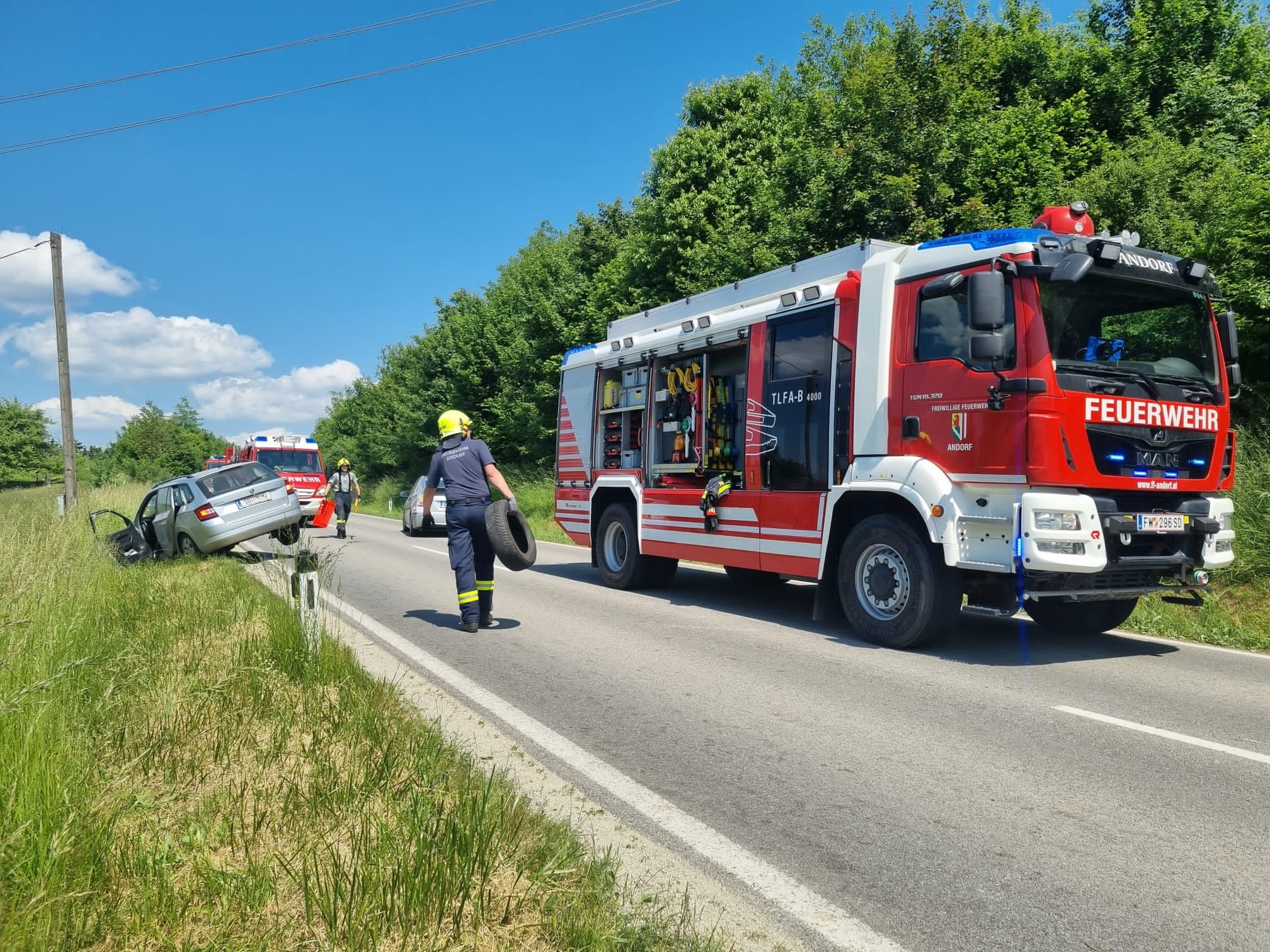 2023 05 31 FF Andorf Einsatz Unfall PKW gegen Gefahrgut LKW f2e8dbf3 3ce3 4156 ba5d 5e39cd063f75