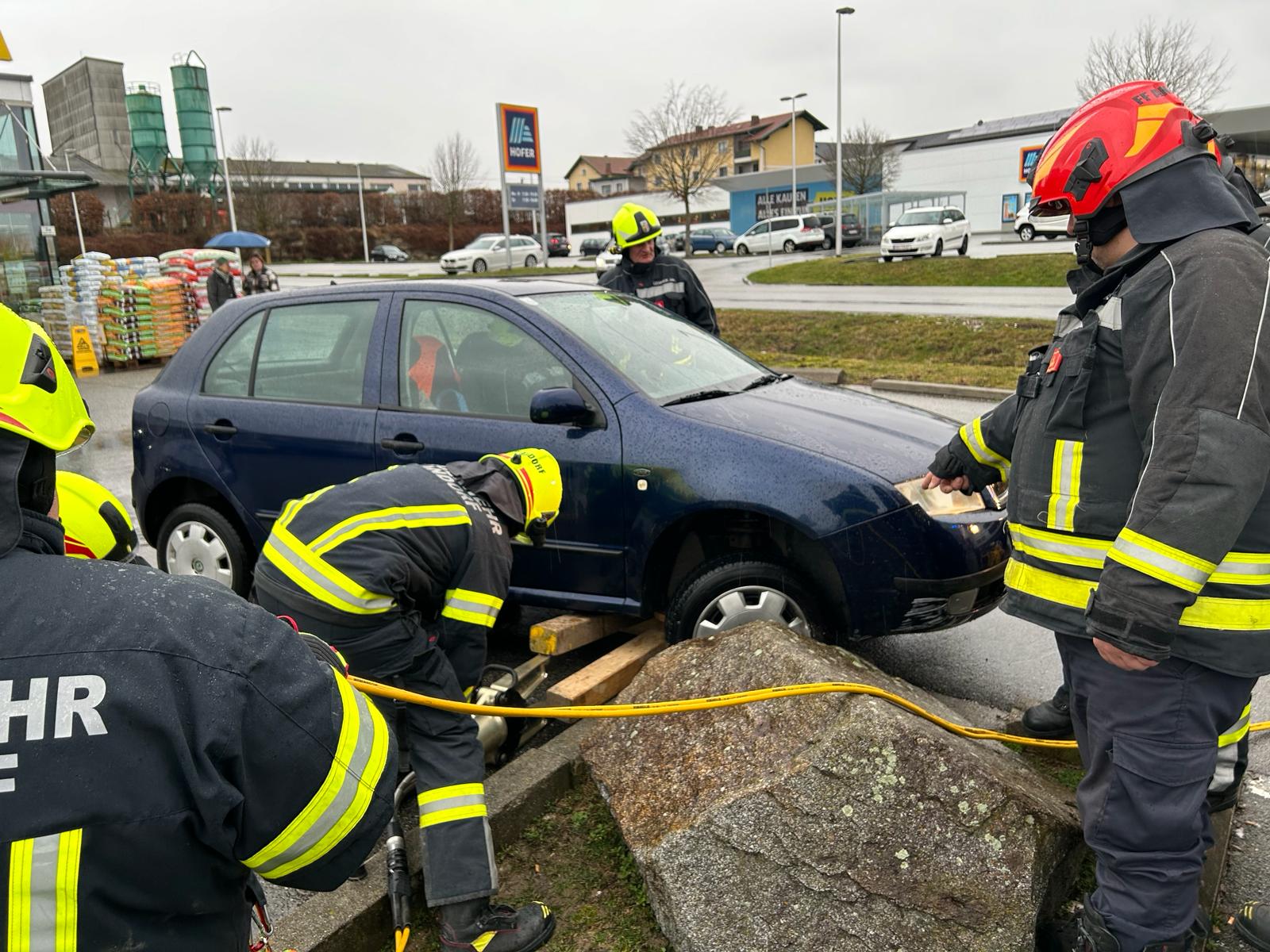 2024 02 23 FF Andorf Fahrzeugbergung Einkaufszentrum 2024 02 23 16 42 23 000 2024 03 03T09 30 51.893