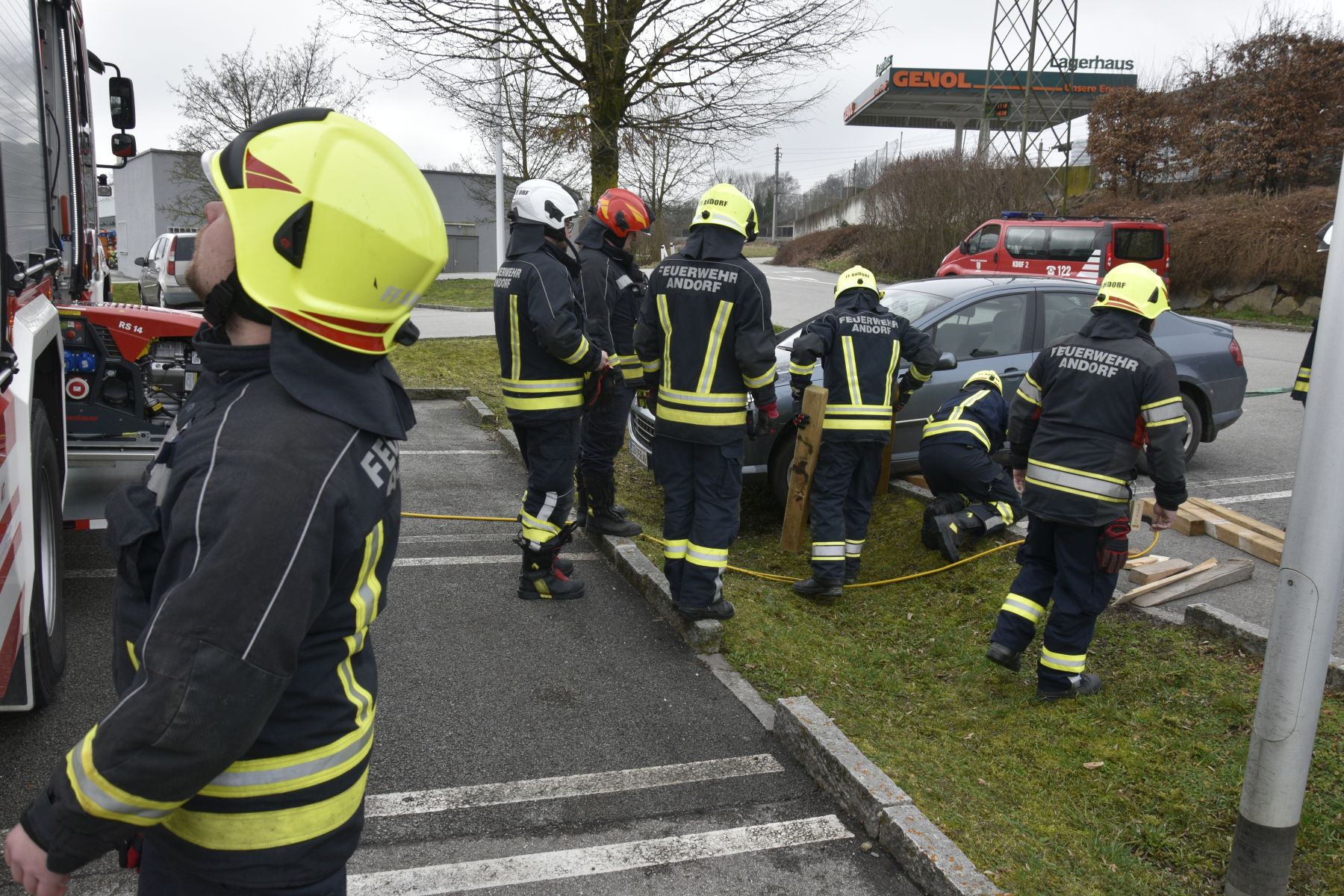 2024 02 24 FF Andorf Fahrzeugbergung Einkaufszenterum FFA7052 WEB