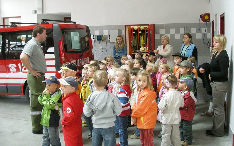 Der Kindergarten zu Besuch im Einsatzzentrum - 11. Juli 2007